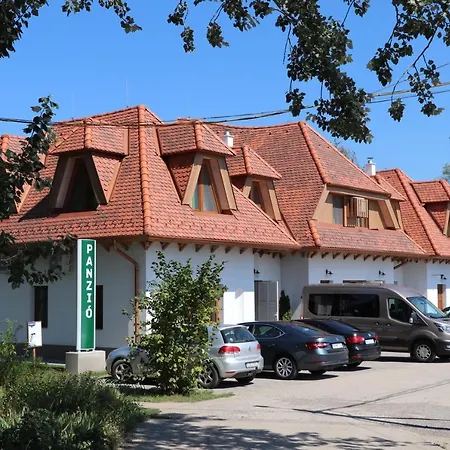 Frühstückspension Kormoran Toparti Szobak 3*
